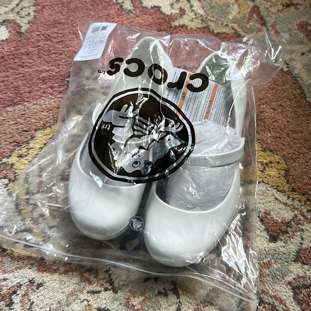 New in Bag! White Crocs “Alice” work shoes US 7, EUR 37-38  (fits like US 8)